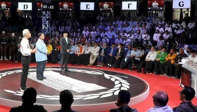 Surakarta Daily | Reviu Debat Capres Perdana: Anies yang Sinis dan Ganjar yang Abu-abu versus Prabowo yang Tegas